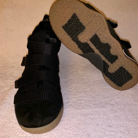 👟 LeBron James High Tops 👟 - Picture 3 of 8